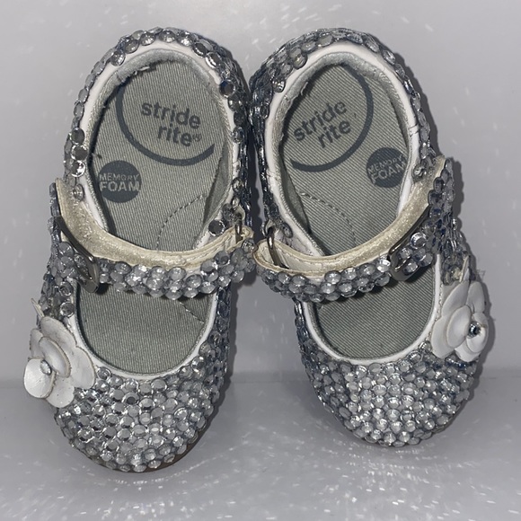 Stride Rite Ava white patent leather shoes, size 5.5W - Picture 3 of 10